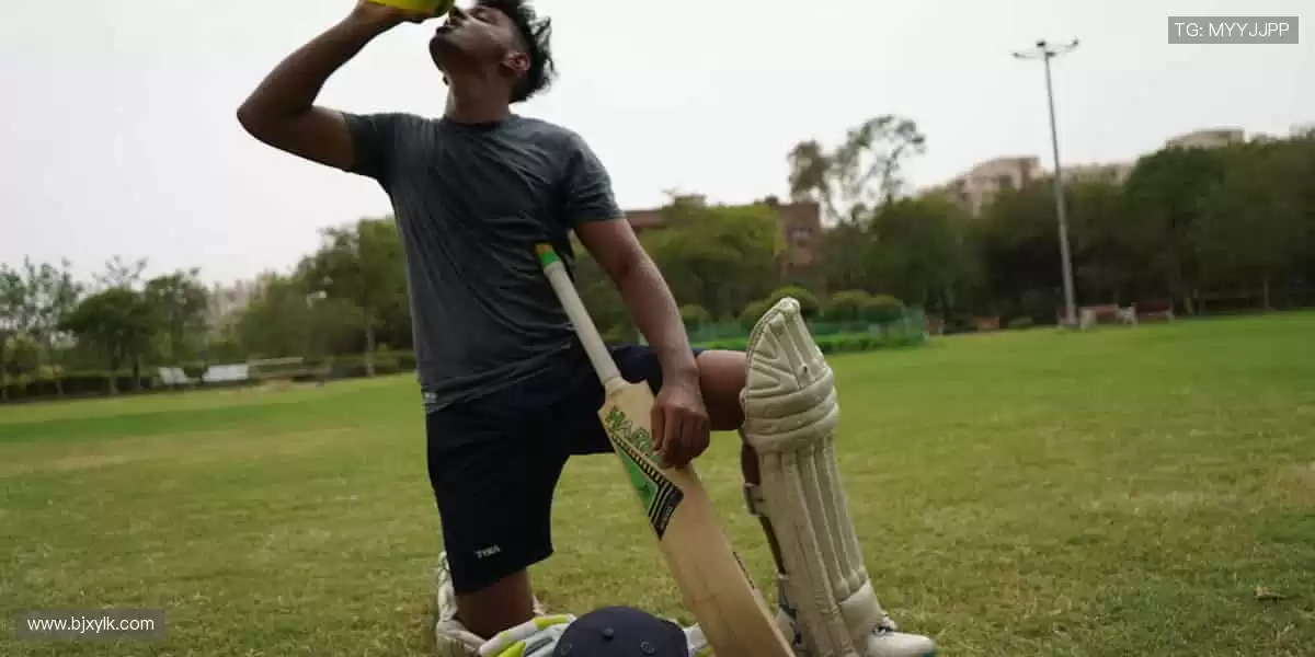 「从球衣到签名纪念品,你的热爱值得专属收藏!🎯点击探索,把偶像带回家!」